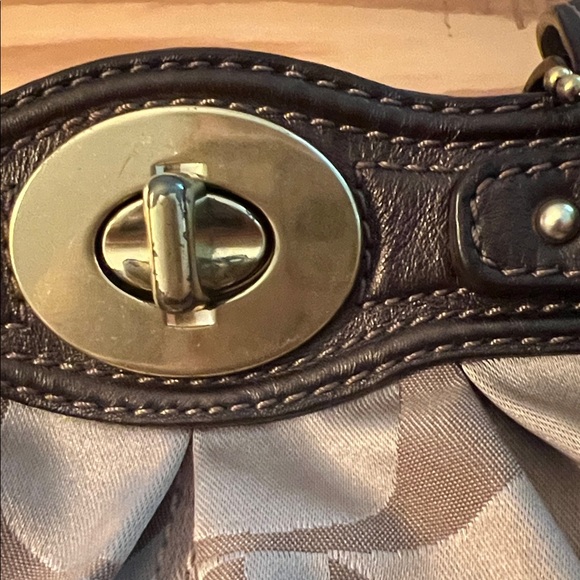 Vintage Coach Brown and Tan Shoulder Bag - Picture 3 of 16